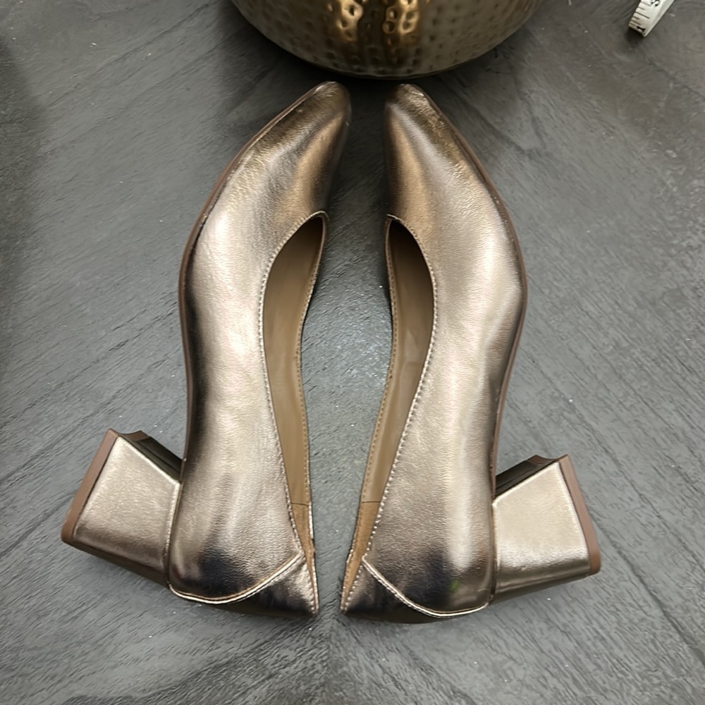 NATURALIZER Malynn Pumps Women's Shoes In Warm Silver - Picture 6 of 10